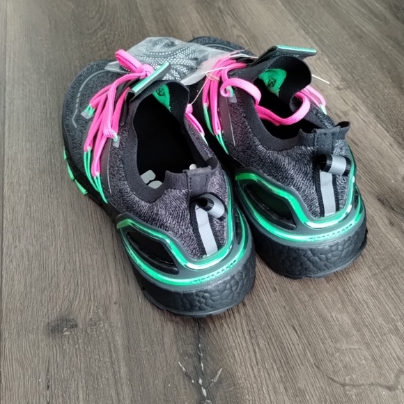 8 Womens / 7 M adidas UltraBoost 20 Explorer Night Metallic Lime Running Shoes - Picture 6 of 9